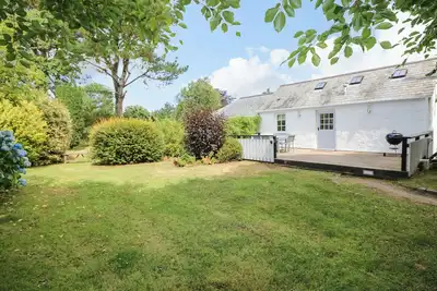 Little Chygowlin, pet friendly, with open fire in Truro