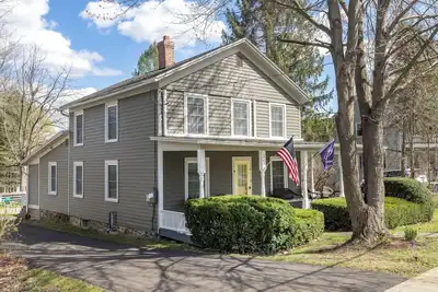 Image de Spacious 4-bedroom vacation home steps to Keuka Lake