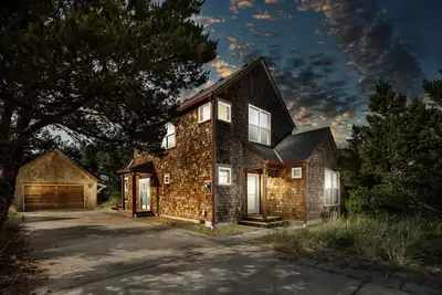 Image de Fantastic Updated Coastal Home, *Pet Friendly*, Short Walk to Beach, 1\/2 Mile to Pelican Brewing