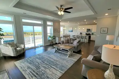 Image de Coastal townhome w. ocean views, private elevator + beach access!