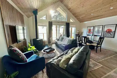 Image de Oceanfront Getaway: Storms, Sauna (add on), Fireplace & Hot Tub (Pet Friendly)