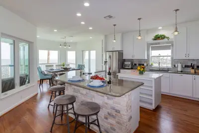 Image de Bay Front Water Views & Fishing Pier|Huge Deck|View of Kemah Boardwalk|Close to Beach & Nasa|WiFi