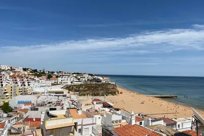 Image de ★ Beach House ★ Private Rooftop with Ocean View ★ Ac