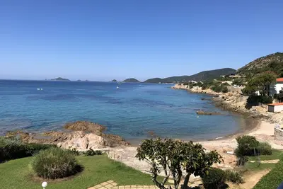Image de «  Les Pieds Dans L Eau »  À Ajaccio Rte Des Sanguinaires -Appartement 4 Pers
