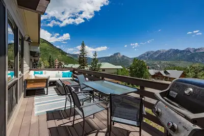 Image de Open Concept Luxury Condo - Huge Deck w/Fire Pit & Views -Steps to the Slopes