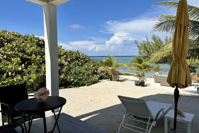 The Tropical Breeze Ocean & Beach Front Studio Cottage w/ Pool in East End