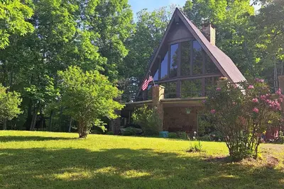 Image de The property is relaxing and family-oriented, nestled in the hills of Kentucky.