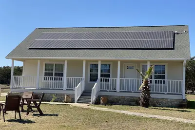 Image de White Cottage, 3br/2ba, Sleeps 8, Porch, Gas Grill, Firepit
