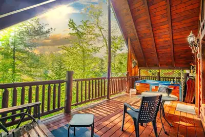 Image de Winter Cozy Couple's Cabin! Hot Tub, Comfy Bed