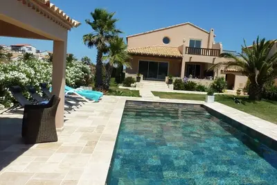 Image de Villa \"Casa Laguna\" On The Lagoon Peninsula Of Saint Cyprien Plage