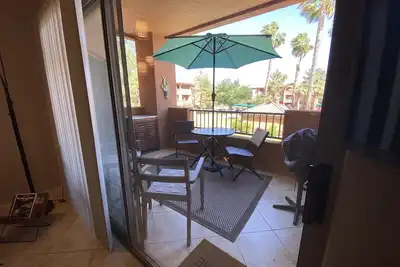 Image de Pool View Condo with all New Interior furnishings and finishes