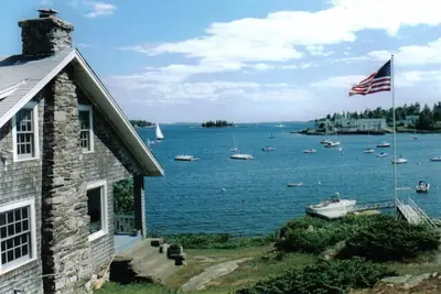 Image de Pennoyer Point Cottage - 4 Br Waterfront Cottage B- Mooring Access + Shared Dock