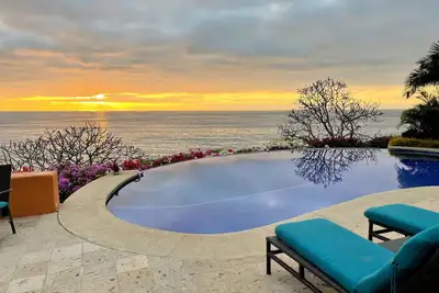Image de Oceanfront Villa Sleeps 8!