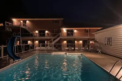 Image de The Franklin Estate - Suite B-Private Apt-King Bed