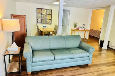 Image de The Franklin Estate - Suite E- Private Apt-KingBed