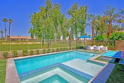 The Barrymore Walk to #Coachella