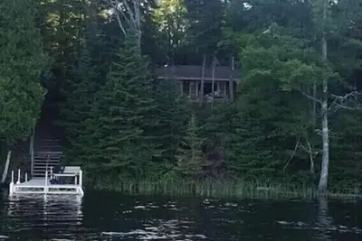 Image de Cozy 2br Cabin on 450 acre Fisher Lake: Bear Bottom Hideaway!