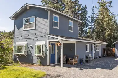 Image de Fantastic Location! Directly above river w/a 5 minute walk to downtown.