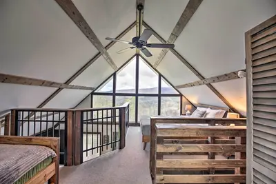 Image de 'Overlook Loft:’ Deck & Panoramic Shenandoah Views