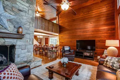 Image de Pineapple Lodge: Mountain Vibes~Game Room~Grill~Loads of Space