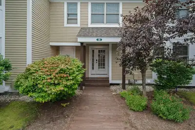 Image de Cozy Vermont townhouse with opportunities for outdoor fun in summer and winter