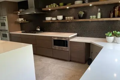 Image de Beautiful Mid Centry light and bright remodeled home!