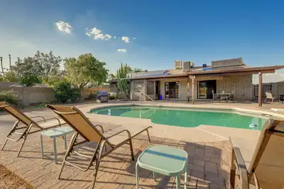 Image de 5 Mi to Asu: Tempe Home w/ Heated Pool & Fire Pit