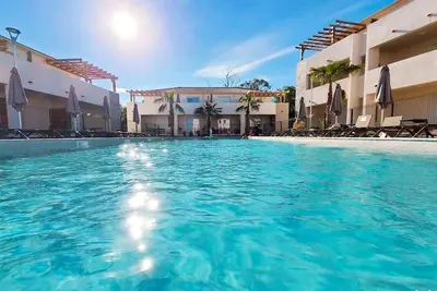 Image de Bravone 135-136 T4- Piscine chauffée en résidence- pieds dans l'eau- clim-wifi