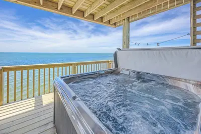 Image de Soundfront Home w/ Hot Tub, Private Launch Dock, Windsports Access. Winds Up!