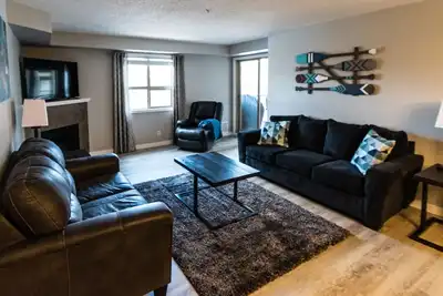 Image de Newly Renovated, Spacious Condo