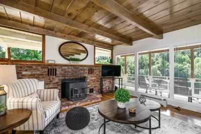 Image de Cozy Upper Level Home Near Downtown, High-Speed WiFi, Free Parking, Long Stays