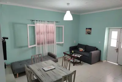 The Village Cottage (with private patio garden) Edit