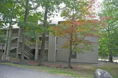 Image de Riverside, Ac, deck, pool, swimming hole, tennis. Re304 by Lrs