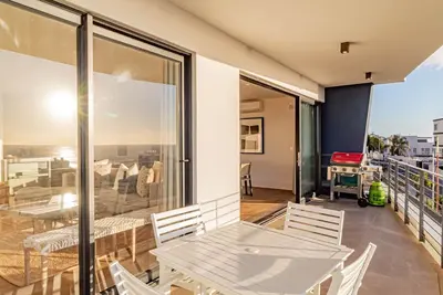 Image de Modern Sea Point Apartment w/ Sea Views (Alpha Sunsets)