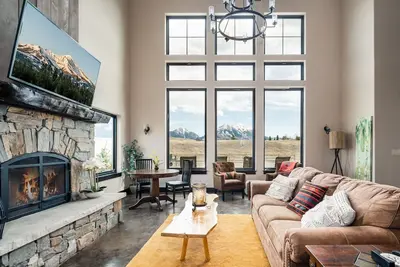 Image de Perfect-Family Gatherings, Wedding Groups, 5 Private Suites, HotTub, Yellowstone