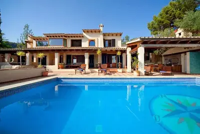 Image de Beautiful Sunny Sea View Villa - Open Fire - Sauna - Heated Pool - Games Room