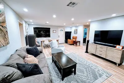 Remodeled 3br/2ba house in Central Phoenix with a backyard