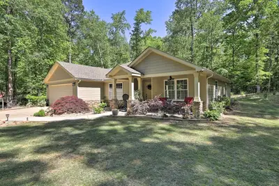 Image de Idyllic Eatonton House w/ Patio + Lake Access! !