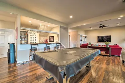 Image de Lavish Lakefront House w/ Pool Table & Patio!