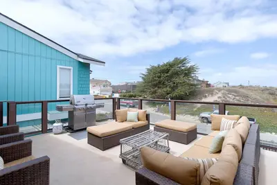 Image de Gorgeous Home, Steps To The Beach With Ocean Views!