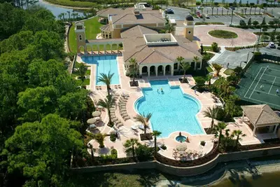 Image de Imagine living in luxury at the Magnificent Venetian Golf and River Club!