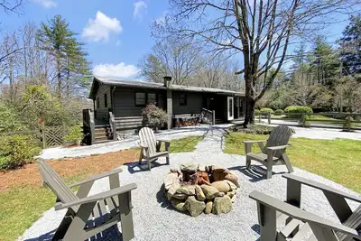 Image de Bungalow on Crowe | 2 Bed, 3 Bath