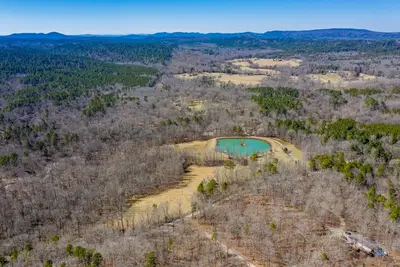 Image de Secluded Woodsy Luxury Hm 40 Private gated Acres, Pond, Hot Springs Mount Ida