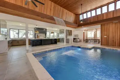 Image de Fantastic House with Indoor Pool!