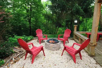 Image de Whiskey Ridge - Pet-friendly, Game Tables, Wi-Fi, Firepit, Rocking Chairs
