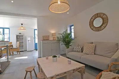 Image de Maison lumineuse au cœur du Sap, jardin et jeux pour enfants