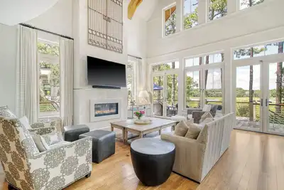 Image de Rare Opportunity to Stay in Hgtv Dream Home!