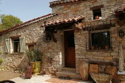 Image de Joli mas provençal avec piscine privée sur un grand terrain clos pour 6 à8 pers