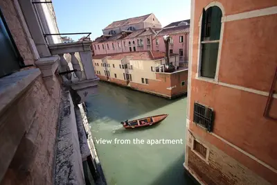 Canal Views San Marco 240sqm 8pax 4Dbeds aircnd