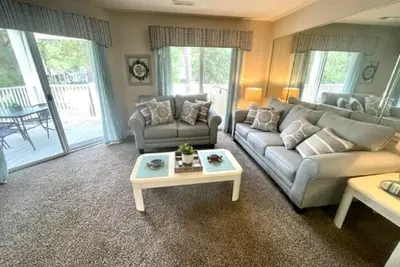 Image de Golf course community with golf course view close to Sunset Beach